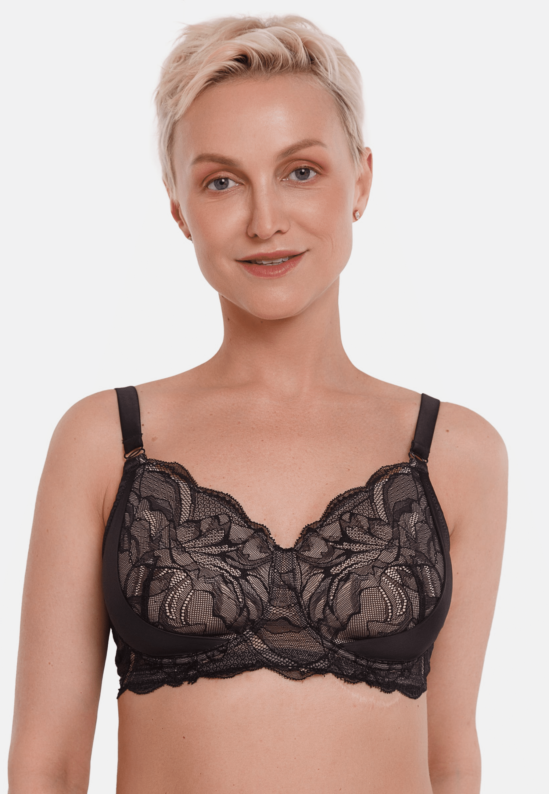 Voorzijde van vrouw die de boston prothese bh in de kleur zwart van het merk Megami draagt