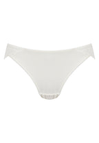 Voorzijde productafbeelding slip met gerecycled kant in de kleur ecru van het merk Naturana