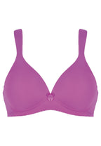 Voorzijde productafbeelding soft bh met brede bandjes in de kleur purple orchid van het merk Naturana