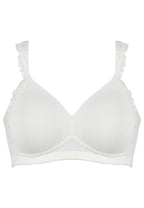 Voorzijde productafbeelding side smoother bh met gerecycled kant in de kleur ecru van het merk Naturana 