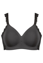 Voorzijde productafbeelding side smoother bh met gerecycled kant in de kleur zwart van het merk Naturana 