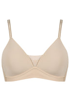 Voorzijde productafbeelding voorgevormde soft bh met mesh detail in de kleur beige van het merk Naturana 