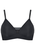 Voorzijde productafbeelding voorgevormde soft bh met mesh detail in de kleur zwart van het merk Naturana 