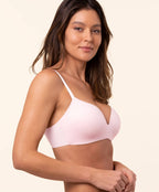 Vrouw met Royal Delite bh in kleur Peach Pink