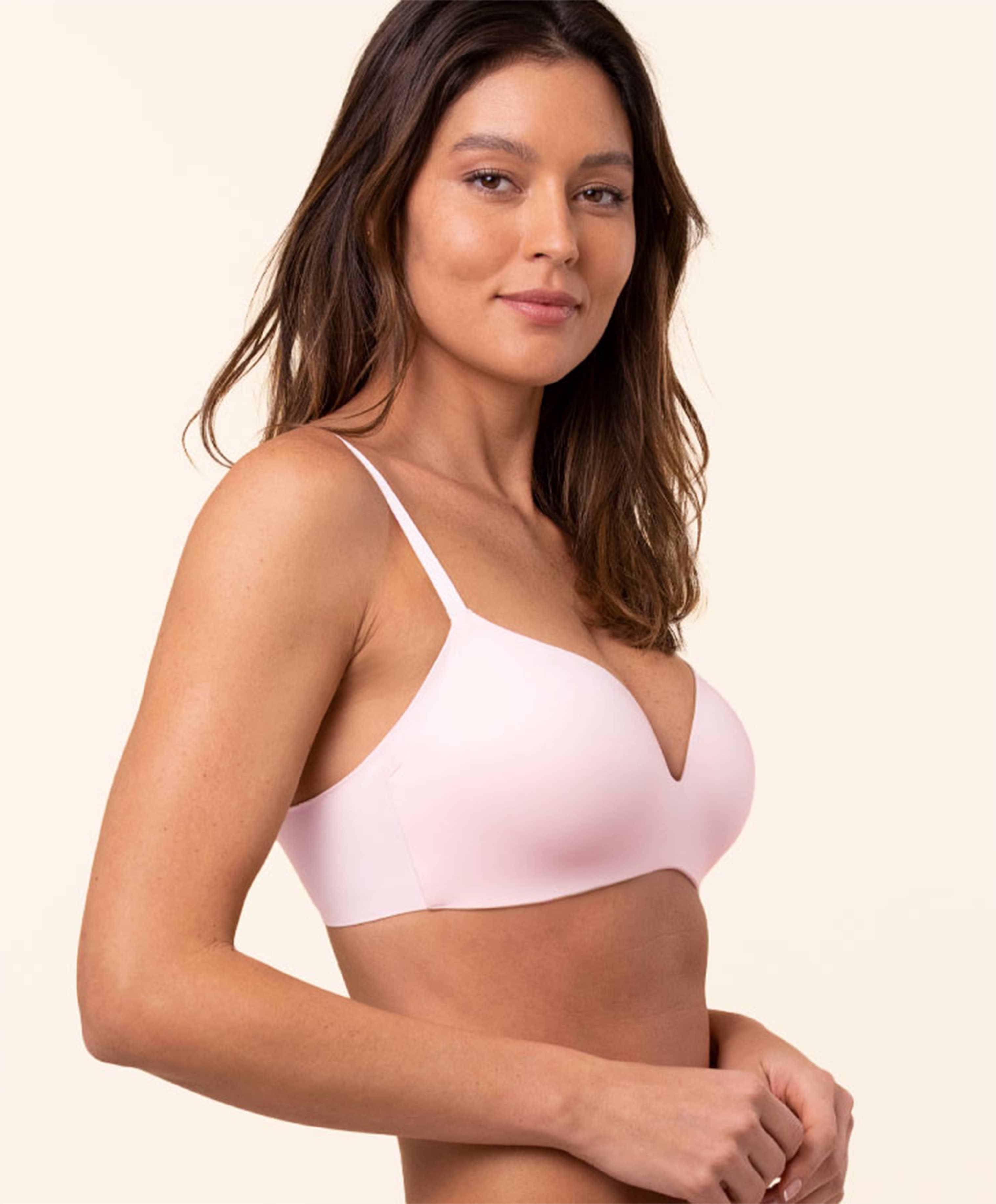 Vrouw met Royal Delite bh in kleur Peach Pink