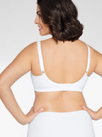 Achterzijde van vrouw die de minimizer bh met side smoother in de kleur wit van het merk Naturana draagt