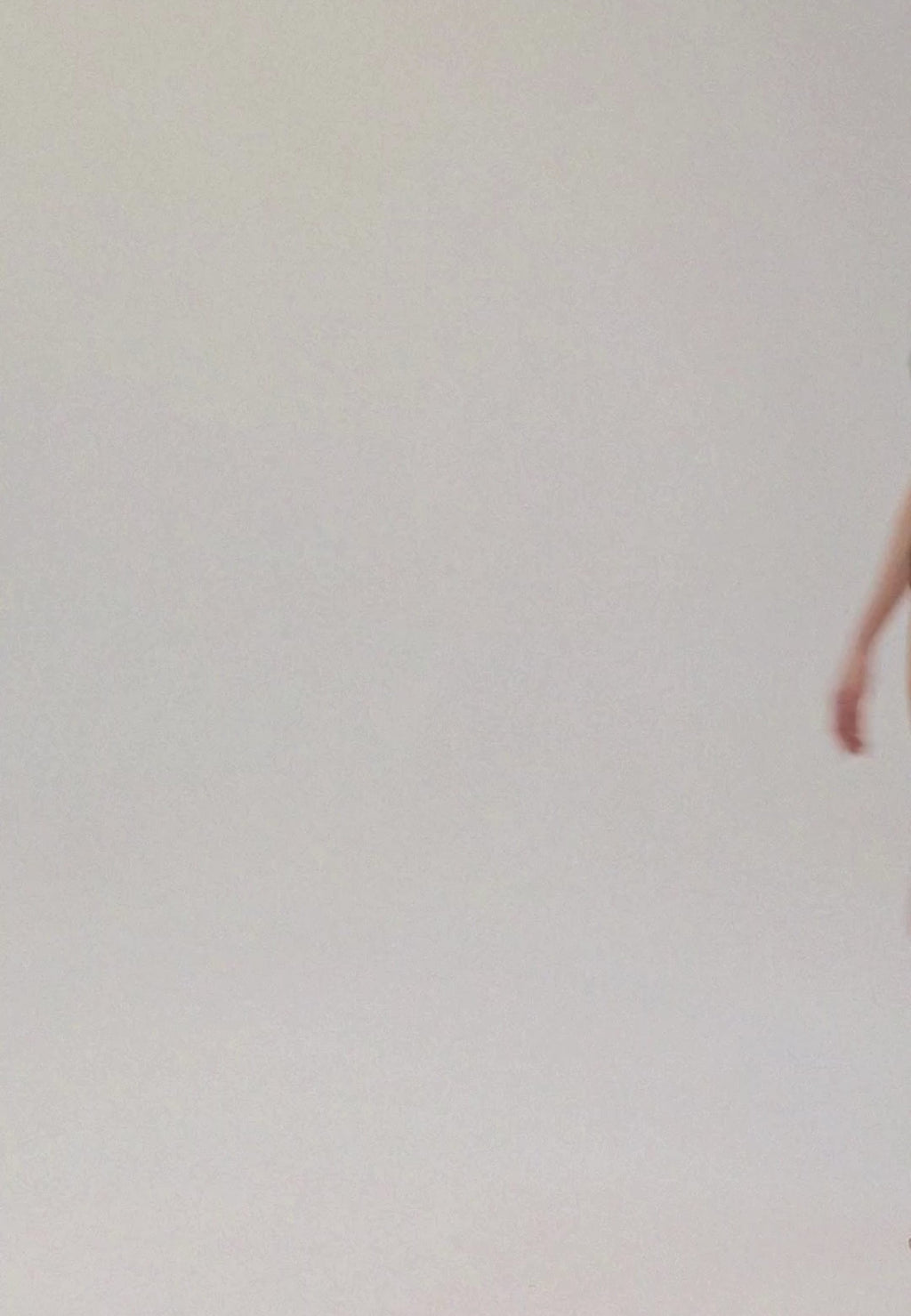 Video van vrouw die de lambada prothese bh en slip in de kleur zwart van het merk Megami draagt