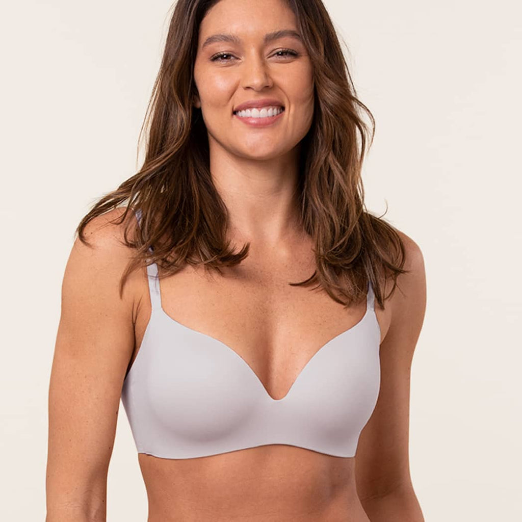 Vrouw met Royal Delite bh in kleur Cool Grey