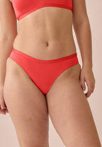 Voorzijde van vrouw die de slip in de kleur chayenne van het merk Naturana draagt