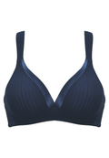 Voorzijde productafbeelding soft bh met strepen in de kleur navy van het merk Naturana draagt