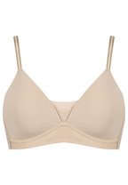 Voorzijde productafbeelding voorgevormde soft bh met mesh detail in de kleur beige van het merk Naturana